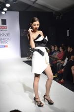 Model walk the ramp for Sonakshi Raaj Talent Box show at Lakme Fashion Week Day 2 on 4th Aug 2012 (59).JPG